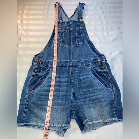 American Eagle Denim Short Overalls Shortalls Size S/P Frayed Hem Women’s GUC. - Picture 13 of 16